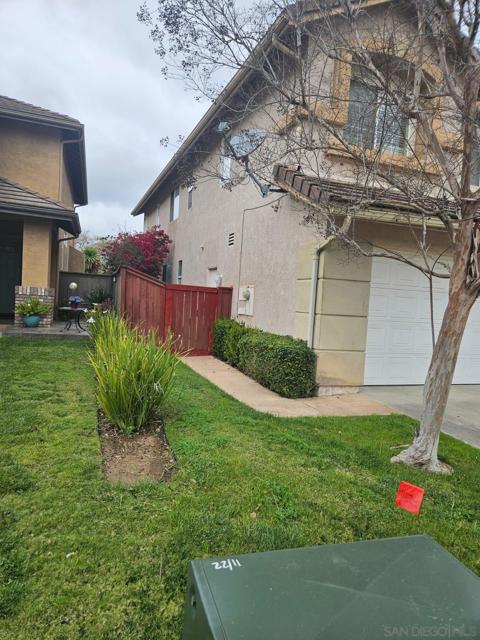 Image 4 of 33 For 13704 Fontanelle Pl