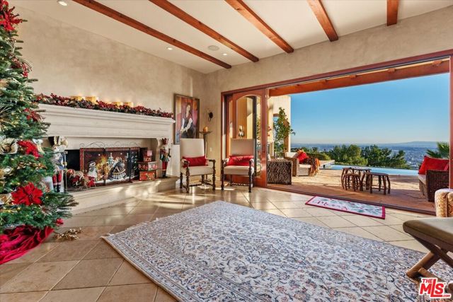 1740 Carla, Beverly Hills CA: https://media.crmls.org/mediaz/dfa9e107-694b-4c87-b69c-9d16a6265f49.jpg