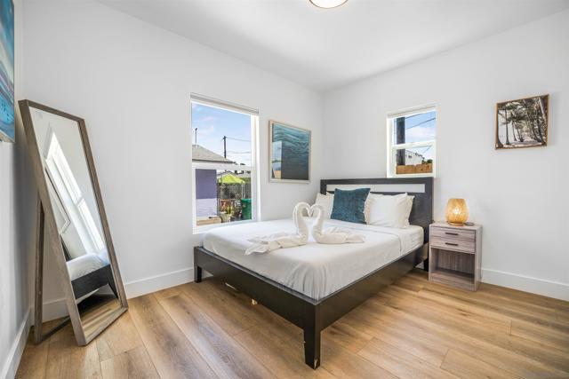 1817 19 Sunset Cliffs Blvd, San Diego CA: https://media.crmls.org/mediaz/dfa9f520-2c77-4102-b175-75c0b162022a.jpg