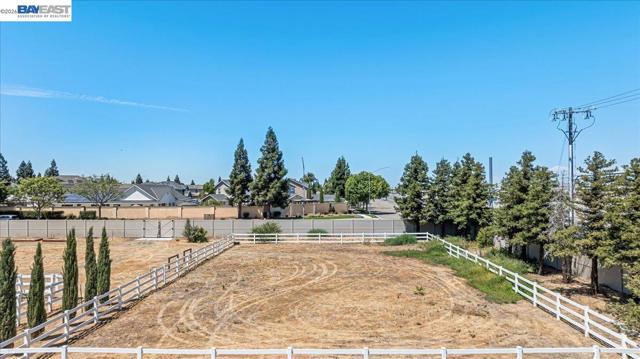 27000 S Hillview St, Tracy CA: https://media.crmls.org/mediaz/dfaa50c8-4a23-4dac-a743-492f7de9874b.jpg