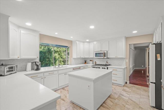 17 Bella Vista Lane, Gilroy CA: https://media.crmls.org/mediaz/dfab4dfe-9e64-4ea3-8002-5aa04875d22b.jpg