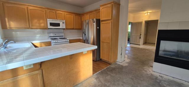 21854 Stonegate, Salinas CA: https://media.crmls.org/mediaz/dfab56c3-e651-4d21-b3bf-6c433eff31cc.jpg