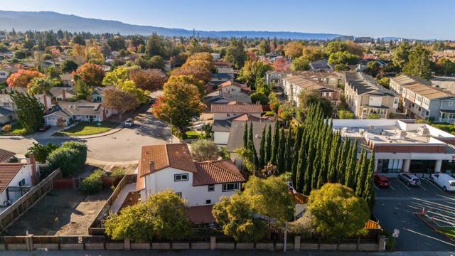 422 Liquidambar Way, Sunnyvale CA: https://media.crmls.org/mediaz/dfab954a-ed2f-4c76-b5a2-531c437aed60.jpg