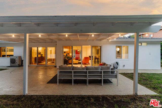4220 Hillcrest Drive, Los Angeles CA: https://media.crmls.org/mediaz/dfac3f41-aca2-4a4a-b936-daaede815d4b.jpg