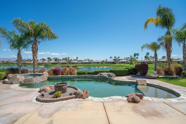 51686 Via Sorrento, La Quinta CA: https://media.crmls.org/mediaz/dfacb788-d492-4b96-bdc4-148b436f19ea.jpg