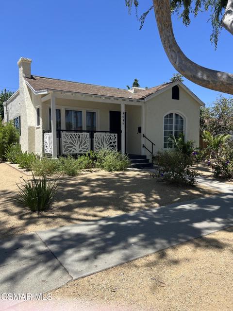 4049 Colonial Avenue, Los Angeles CA: https://media.crmls.org/mediaz/dfad068a-0277-4f5b-91e9-da9f7e698b35.jpg