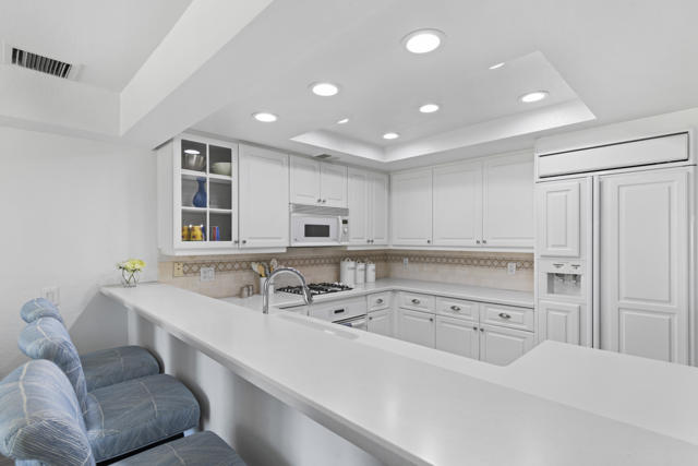 Image 9 of 45 For 77704 Woodhaven Drive