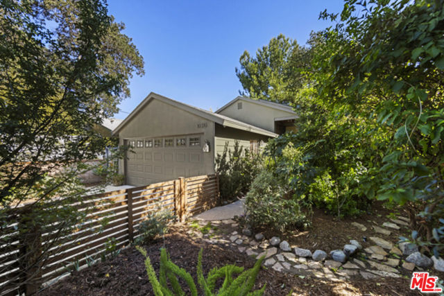 10310 Scoville Avenue photo 3