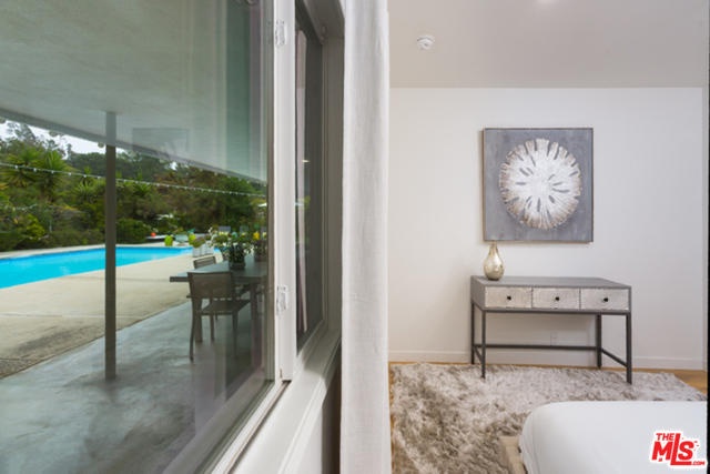 774 N KENTER Avenue, Los Angeles CA: https://media.crmls.org/mediaz/dfad75ad-0954-4b9a-9abd-8ba1675cd5bc.jpg