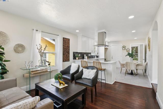 511 59Th St, Oakland CA: https://media.crmls.org/mediaz/dfadb6a9-42cf-478f-a26b-08db956c8371.jpg
