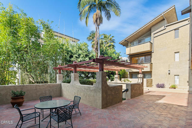 Detail Gallery Image 22 of 27 For 960 San Pasqual St #210,  Pasadena,  CA 91106 - 2 Beds | 3 Baths