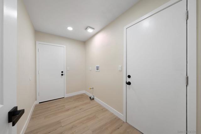 9401 Broadmoor Pl, La Mesa CA: https://media.crmls.org/mediaz/dfae7262-e8cb-4639-a8ca-f3bf50b85248.jpg