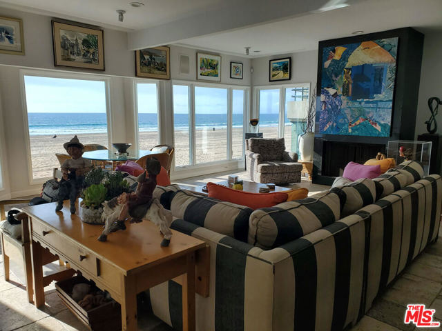 Beach lvd Living Rm alt