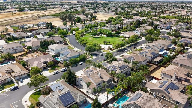 2132 Gold Poppy St, Brentwood CA: https://media.crmls.org/mediaz/dfaeddba-cdb1-4b02-9a4b-501c7753a3f8.jpg