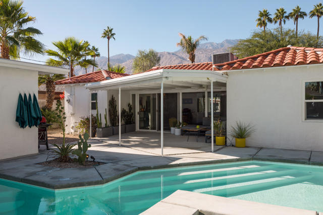 748 N Calle Rolph, Palm Springs CA: https://media.crmls.org/mediaz/dfaf405d-9ab8-4ddf-bbc1-ab0b61b9ed49.jpg