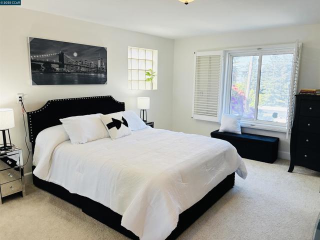 7968 Michigan Ave, Oakland CA: https://media.crmls.org/mediaz/dfaf6513-2af9-42c0-907f-560efb3fcb41.jpg