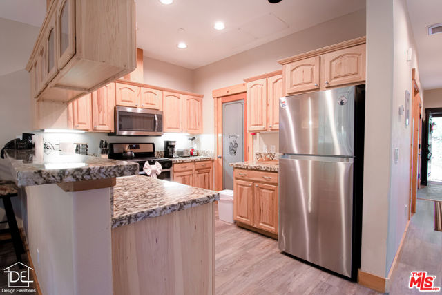 8732 Rainbow Avenue, Kings Beach CA: https://media.crmls.org/mediaz/dfaf8235-1dbc-4c45-9902-015abe9eef23.jpg