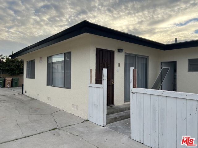 4144 W 129th Street, Hawthorne CA: https://media.crmls.org/mediaz/dfafd2f6-7c15-40a6-a1ce-9e2cade054bd.jpg