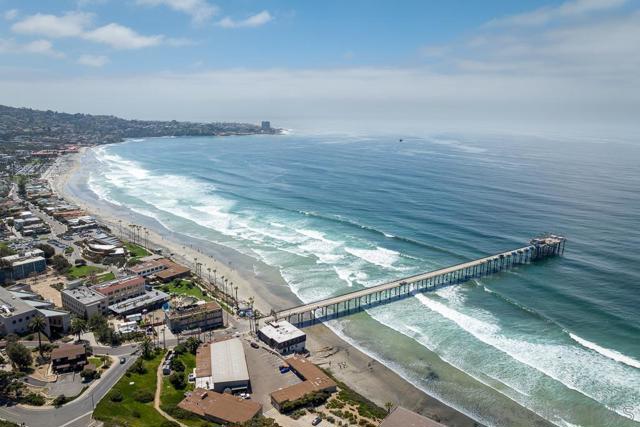 3157 Evening Way, La Jolla CA: https://media.crmls.org/mediaz/dfafed9b-0e49-444e-9244-472fb31d6f39.jpg