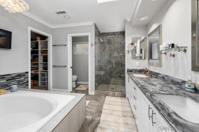 7521 Navigator Circle, Carlsbad CA: https://media.crmls.org/mediaz/dfafef49-5bca-4ebb-ad86-de17d3f995ff.jpg