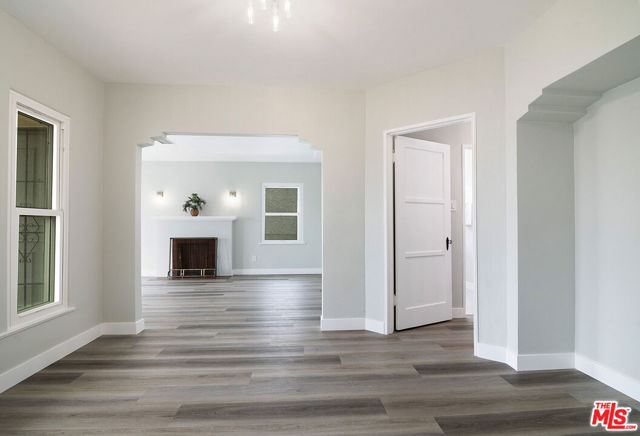 8456 Byrd Avenue, Inglewood CA: https://media.crmls.org/mediaz/dfb0c928-0fc4-4992-bf0e-73026e172728.jpg