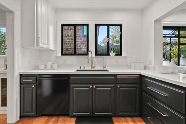 2061 Valparaiso Avenue, Menlo Park CA: https://media.crmls.org/mediaz/dfb11eea-caf6-47b8-8f63-4f0bba2208a3.jpg