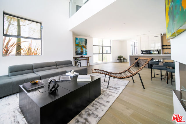 8600 Wilshire Boulevard, Beverly Hills CA: https://media.crmls.org/mediaz/dfb160b9-8bc4-47c8-86c5-7604468cd20f.jpg