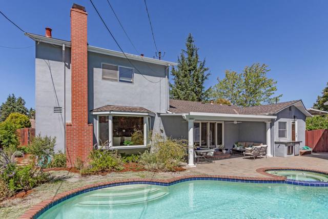 1513 Meadow Lane, Mountain View CA: https://media.crmls.org/mediaz/dfb1dd97-60aa-4cd0-872f-45c81c553a01.jpg