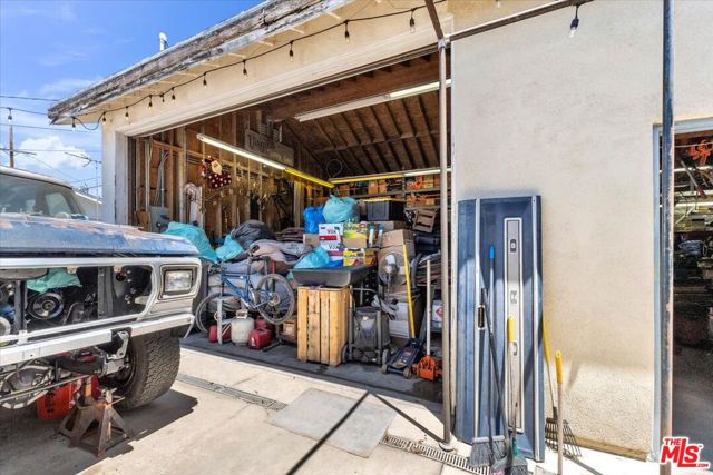 7506 Independenc Avenue, Canoga Park CA: https://media.crmls.org/mediaz/dfb215b7-e986-43a2-89fc-caeb4aa0d507.jpg