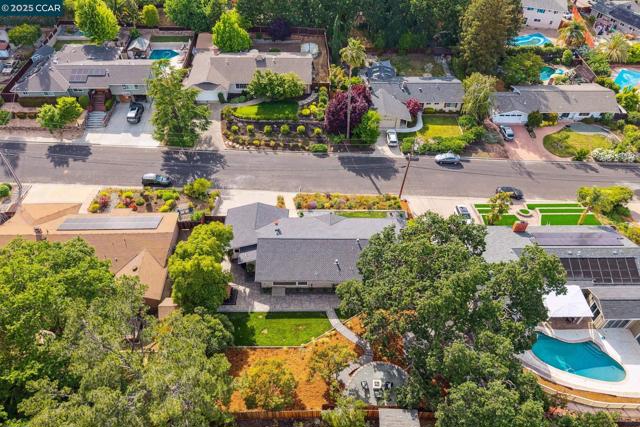 3739 Northridge Dr, Concord CA: https://media.crmls.org/mediaz/dfb28ce7-ffe1-4af2-be2c-0ab216f05213.jpg