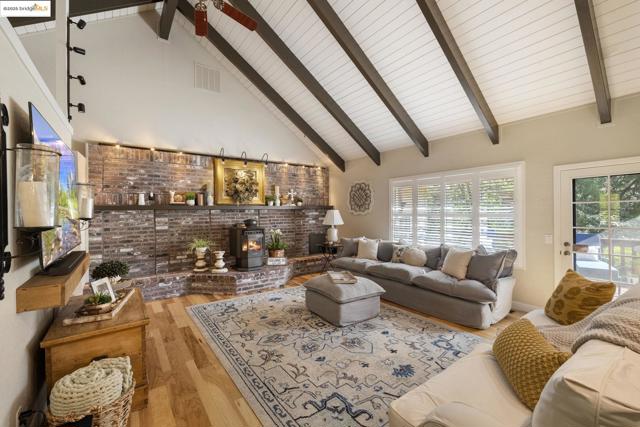 20581 Gerber Rd, Tuolumne CA: https://media.crmls.org/mediaz/dfb2dc9d-4cbc-4988-a9a4-c5b7b2537cf7.jpg