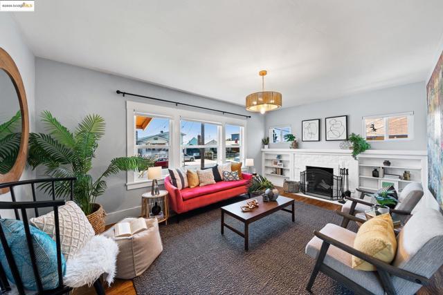 1547 68Th Ave, Oakland CA: https://media.crmls.org/mediaz/dfb31770-a765-4eab-95cb-a193208530d3.jpg