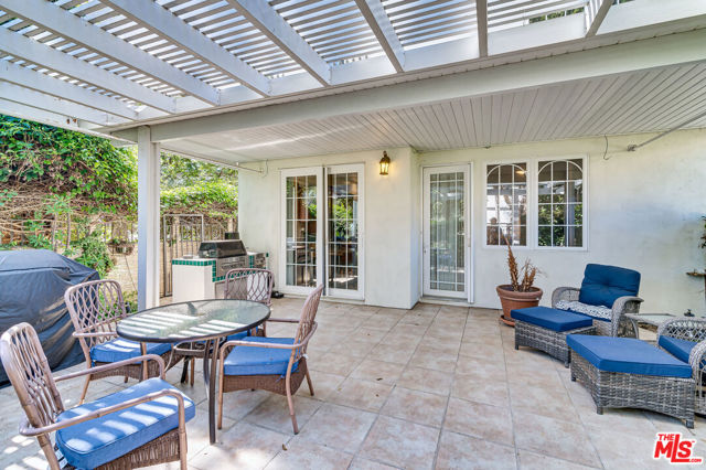 1008 Harbor Crossing Lane, Marina del Rey CA: https://media.crmls.org/mediaz/dfb3542c-09e6-4ba0-b8d8-0db5a4b85f7e.jpg