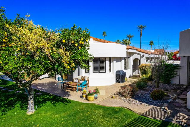 78038 Calle Norte, La Quinta CA: https://media.crmls.org/mediaz/dfb398cf-4f77-47dc-b402-98771e3f5b4b.jpg