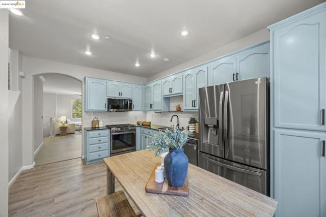 8892 Bellina Commons, Dublin CA: https://media.crmls.org/mediaz/dfb3b37a-1d17-41e0-99f7-4fc6a7c94286.jpg