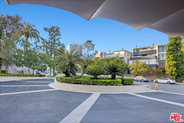 1333 S Beverly Glen Boulevard, Los Angeles CA: https://media.crmls.org/mediaz/dfb3e16f-503e-44d8-99f5-b796fdd4b1d3.jpg