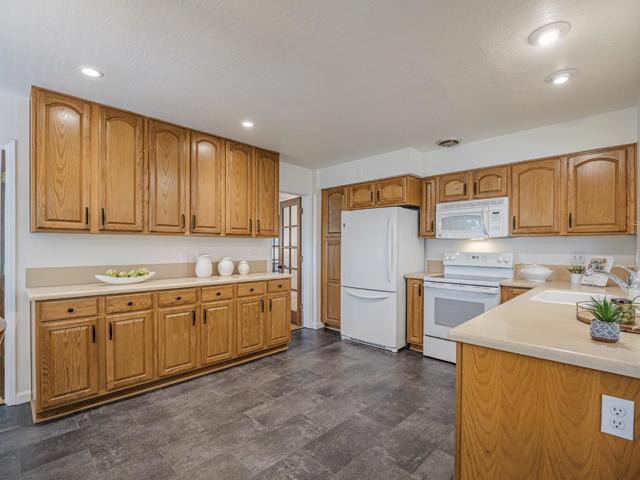 6055 Larchmont Court, San Jose CA: https://media.crmls.org/mediaz/dfb3fd89-29bb-450f-9588-83ce835f8f48.jpg