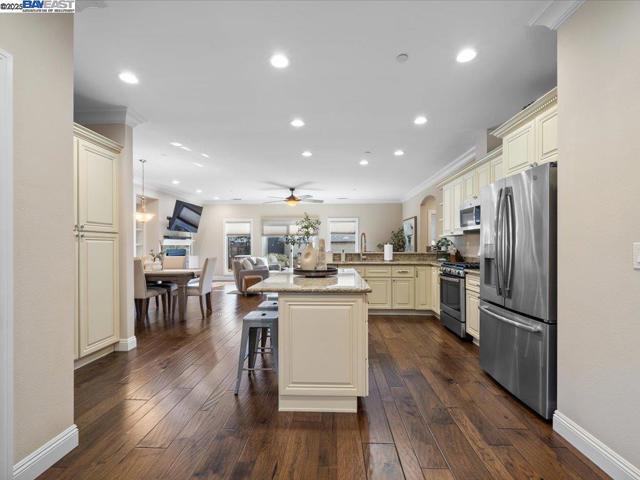 741 N N St, Livermore CA: https://media.crmls.org/mediaz/dfb4e15d-270a-407f-b77e-244ec6b320ea.jpg