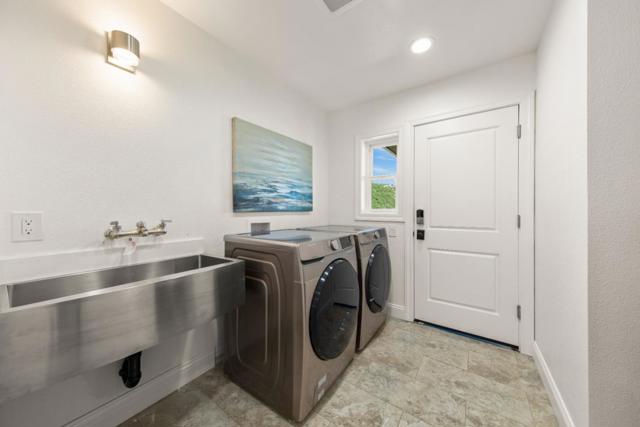 33501 Loma Chiquita Road, Los Gatos CA: https://media.crmls.org/mediaz/dfb51ee3-dad7-4c5b-b366-c607e154da56.jpg