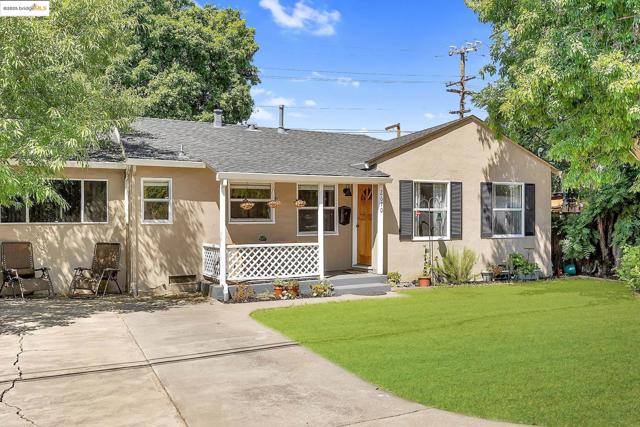 2670 Crescent Dr, Concord CA: https://media.crmls.org/mediaz/dfb58963-c859-4229-9cb1-d5ae54b9161b.jpg