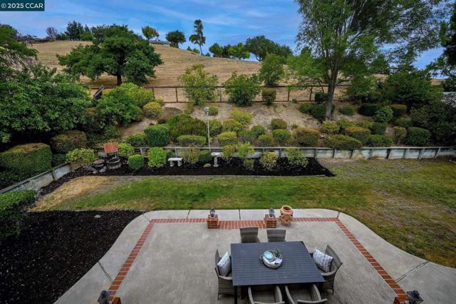 11478 Rolling Hills Dr, Dublin CA: https://media.crmls.org/mediaz/dfb5f845-eaa3-4f70-b428-0486c770f0d8.jpg