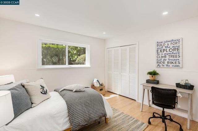 3402 Goyak Dr, Lafayette CA: https://media.crmls.org/mediaz/dfb60bab-ed3c-4070-a5c7-f3de16319b74.jpg