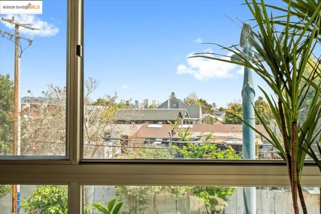 1201 Pine St, Oakland CA: https://media.crmls.org/mediaz/dfb67efd-d88b-48a0-8ff7-3e7927b1c07d.jpg