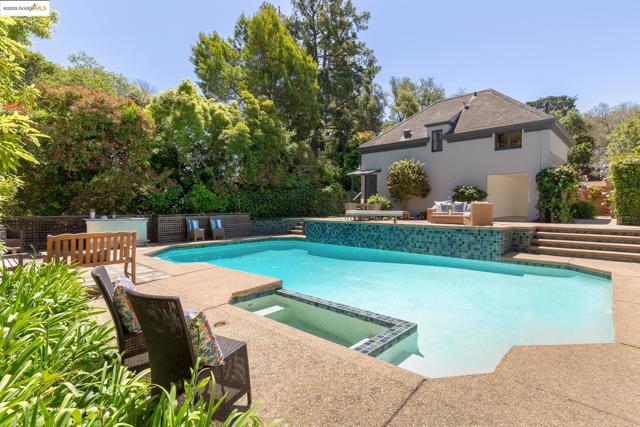 22 Sea View Ave, Piedmont CA: https://media.crmls.org/mediaz/dfb6af83-c650-4a4f-951c-f7ac41b1a2a2.jpg