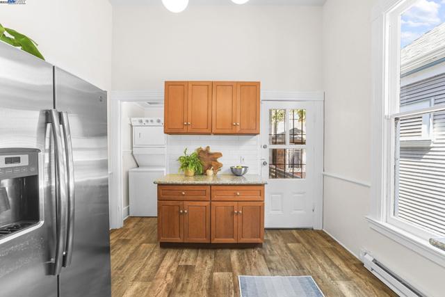 2349 Waverly St, Oakland CA: https://media.crmls.org/mediaz/dfb6f658-a726-4a7c-8a6d-69a9bb22553e.jpg