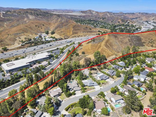27300 Agoura Road, Calabasas CA: https://media.crmls.org/mediaz/dfb7170f-4624-40ed-a0fb-42a99c54ecd9.jpg