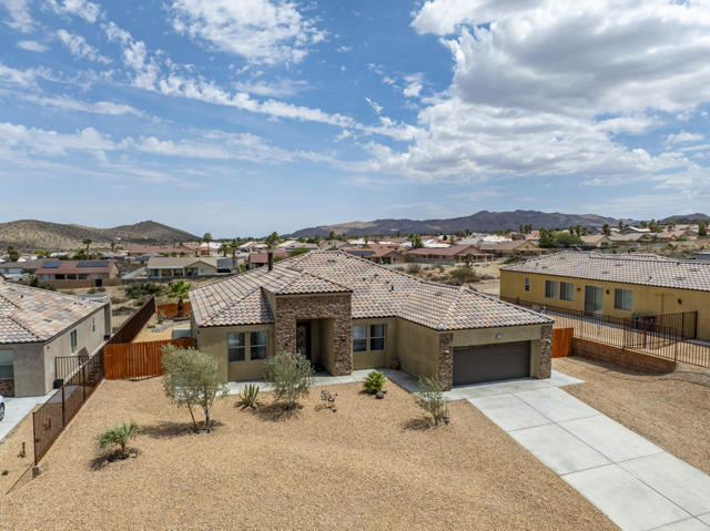 8680 Monument View Drive, Yucca Valley CA: https://media.crmls.org/mediaz/dfb7a4ba-d83b-4ff2-99e0-57d9fd0190bf.jpg