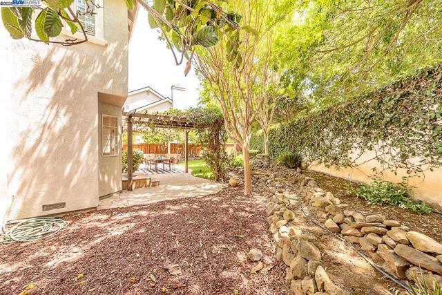 34233 Perry Glen Ter, Union City CA: https://media.crmls.org/mediaz/dfb7b014-e7a0-4ab2-884c-efd89159e126.jpg