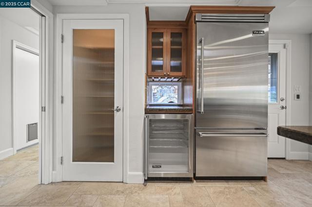 34 Willowview Ct, Danville CA: https://media.crmls.org/mediaz/dfb83f9c-509e-4a6e-be34-ce6f46a836e8.jpg