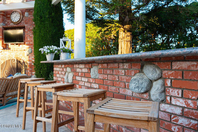 1816 Brittany Park Road, Camarillo CA: https://media.crmls.org/mediaz/dfb87a86-e079-4e4c-b3a3-5eb303aa137d.jpg